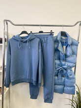 Kép betöltése a galériamegjelenítőbe: 8923 3 részes jogging+mellény szett
