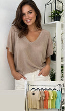 Kép betöltése a galériamegjelenítőbe: LUREX V nyakú felső
