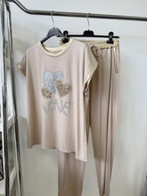 Kép betöltése a galériamegjelenítőbe: 25602 LOVE szíves flitteres rövidújjú jogging szett
