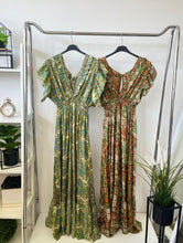 Kép betöltése a galériamegjelenítőbe: TD11 INDA mintás selyem ruha
