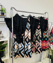 Kép betöltése a galériamegjelenítőbe: 8391 SELENA szoknya+ blúz szett
