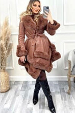 Kép betöltése a galériamegjelenítőbe: 22009 GINA  harang szoknyás műbőr szőrmés kabát
