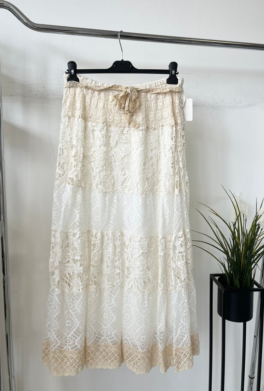 3551 FIORELLA horgolt maxi szoknya csipke övvel