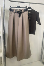 Kép betöltése a galériamegjelenítőbe: 33206 MIA bőszárú őszi nadrág
