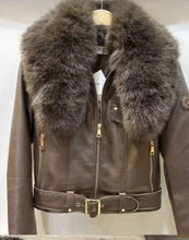 Kép betöltése a galériamegjelenítőbe: 5699 DORINA műszőrmés műbőr kabát
