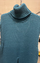 Kép betöltése a galériamegjelenítőbe: 3202 TAMY sliccelt mellény/pulóver
