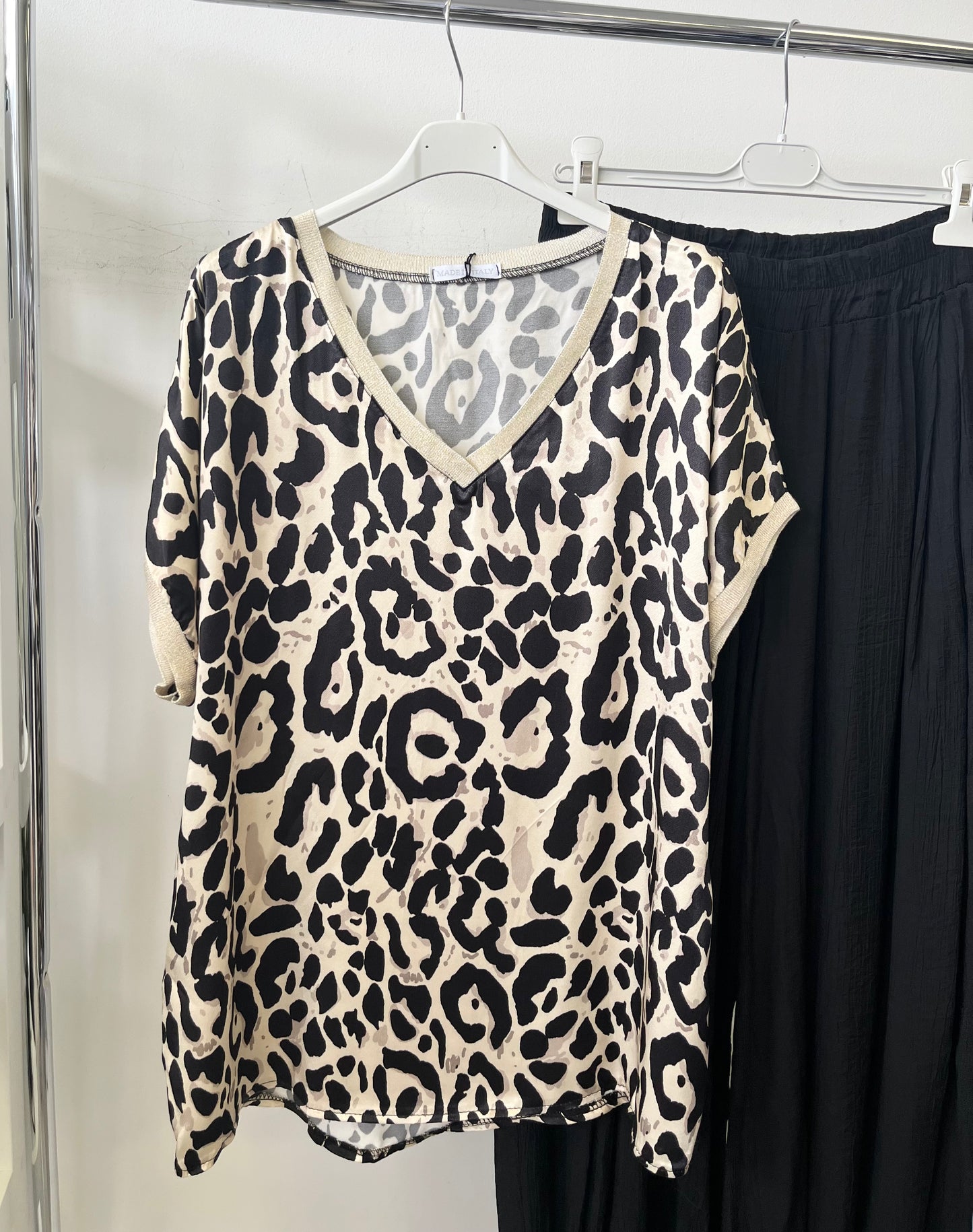 75737 HENNA LEOPARD oversize szatén felső
