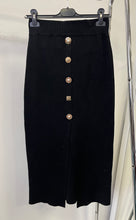 Kép betöltése a galériamegjelenítőbe: 5293 NITTA arany gombos kötött midi szoknya
