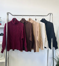 Kép betöltése a galériamegjelenítőbe: 1966 MARTINA fonott mintás kötött pulóver
