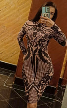 Kép betöltése a galériamegjelenítőbe: 19864 STELLA strasszköves mintás ruha
