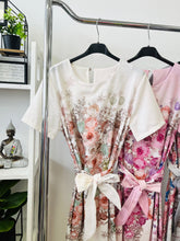 Kép betöltése a galériamegjelenítőbe: 8367 AGATHA virág mintás vászon ruha
