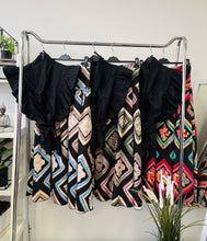 Kép betöltése a galériamegjelenítőbe: 8391 SELENA szoknya+ blúz szett
