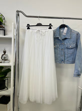 Kép betöltése a galériamegjelenítőbe: 22197 LOTTY tüll hosszú szoknya
