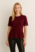 Kép betöltése a galériamegjelenítőbe: 60353 SYLVIA csipke aljú felső
