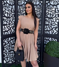 Kép betöltése a galériamegjelenítőbe: NINETT válltömős fodros ruha
