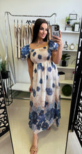 Kép betöltése a galériamegjelenítőbe: 12650 LORINA virágos műselyem ruha
