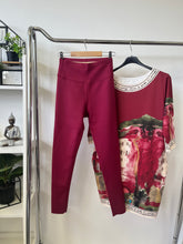 Kép betöltése a galériamegjelenítőbe: 90055 BÉLELT bundás leggings nadrág
