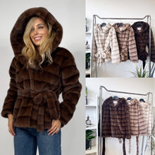 Kép betöltése a galériamegjelenítőbe: 9408 GOTTI csíkos nerc hatású műszőr bunda
