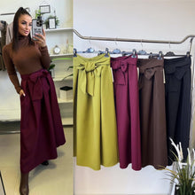 Kép betöltése a galériamegjelenítőbe: 8019 MIRELLA nagy masnis maxi szoknya
