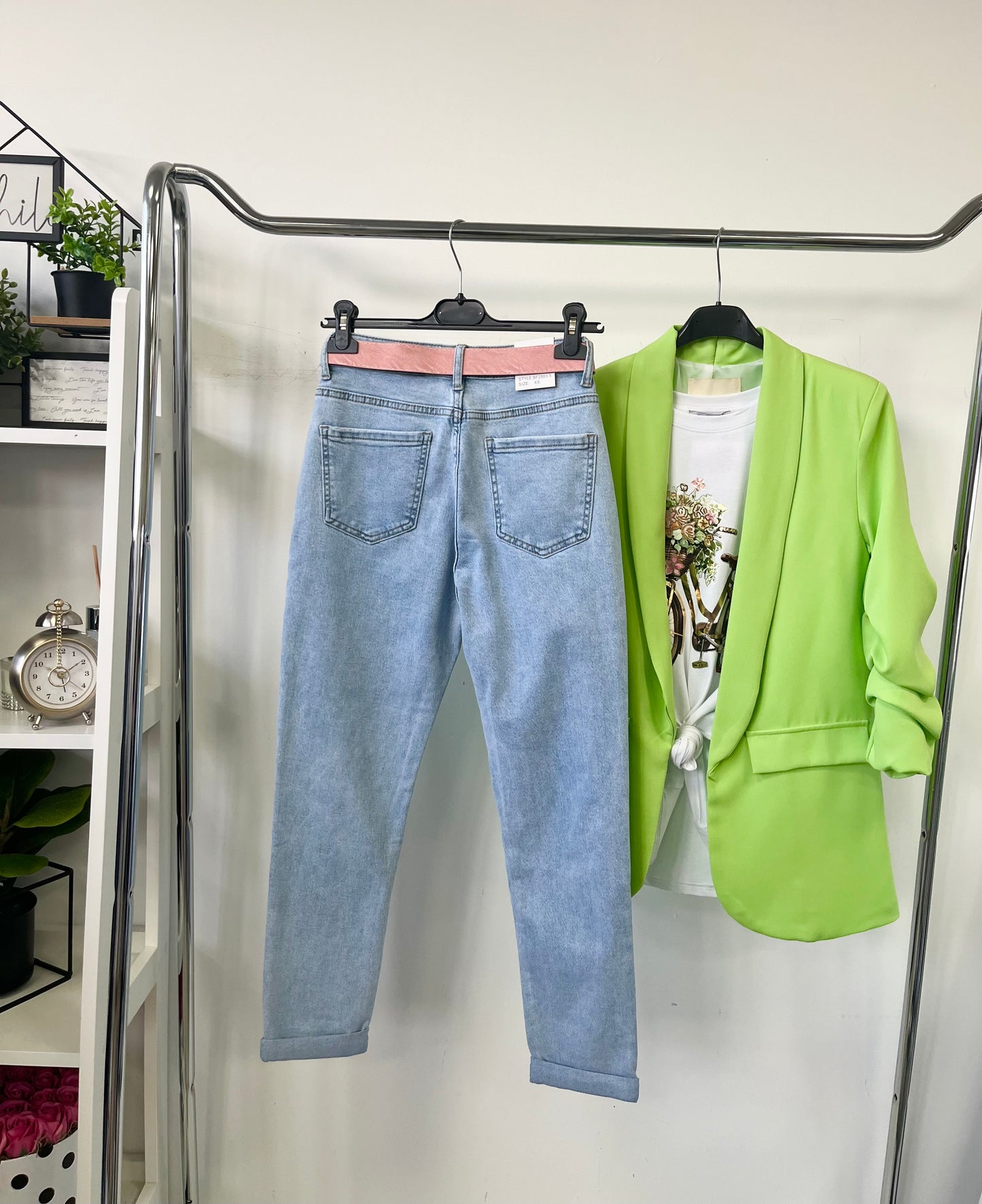 2883 HÍMZETT MOMFIT farmernadrág övvel