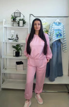 Videó betöltése és lejátszása a galériamegjelenítőben: 2972/73Petra pamut jogging szett
