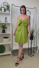 Videó betöltése és lejátszása a galériamegjelenítőben: 58073 MASNIS vászon miniruha
