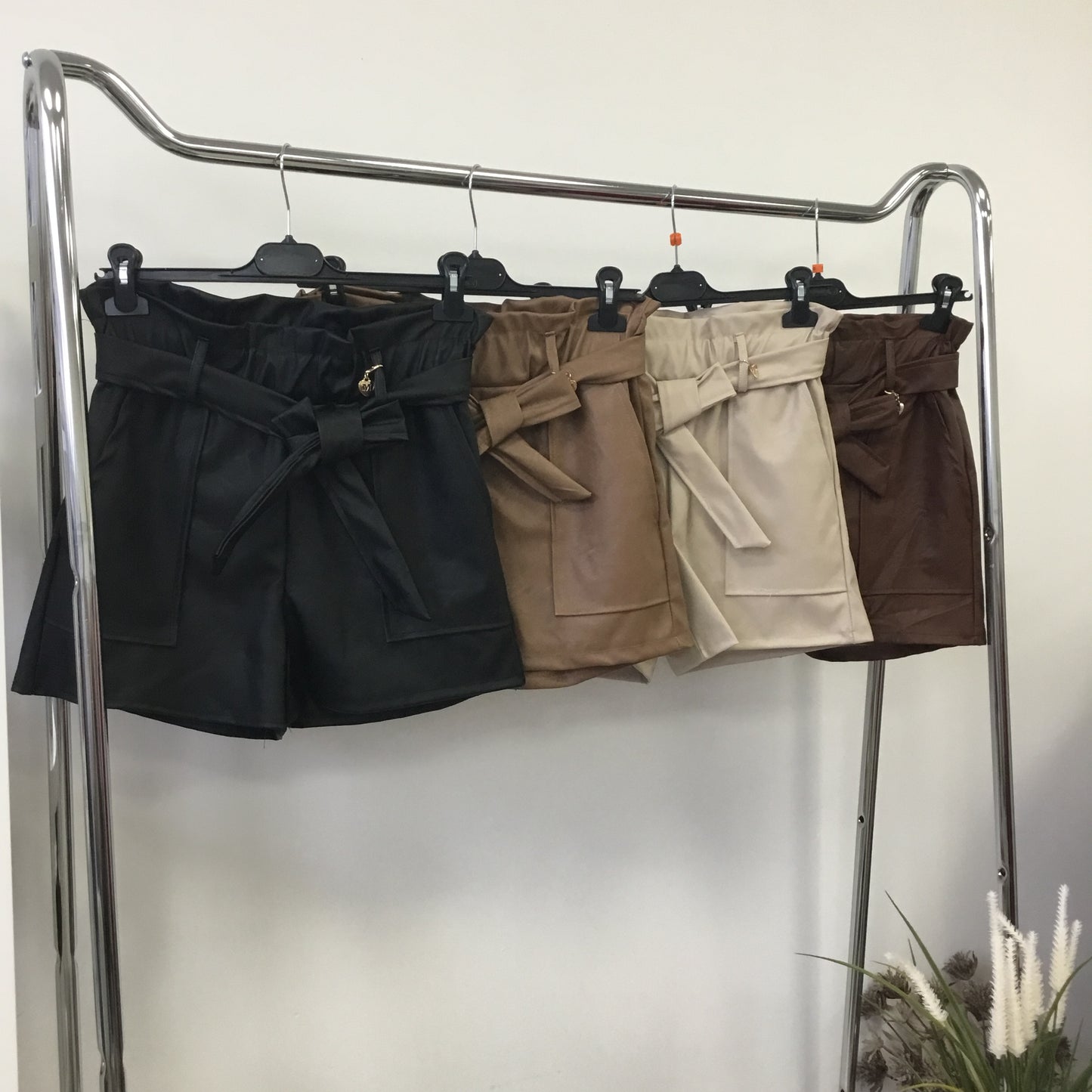 23299 ZSEBES műbőr short