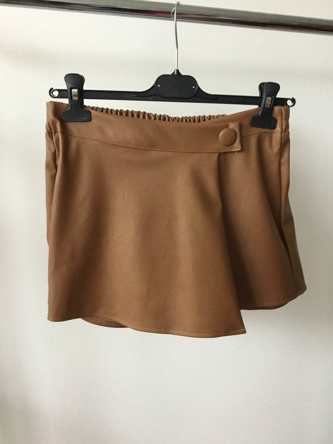 65275 EGY GOMBOS short-szoknya
