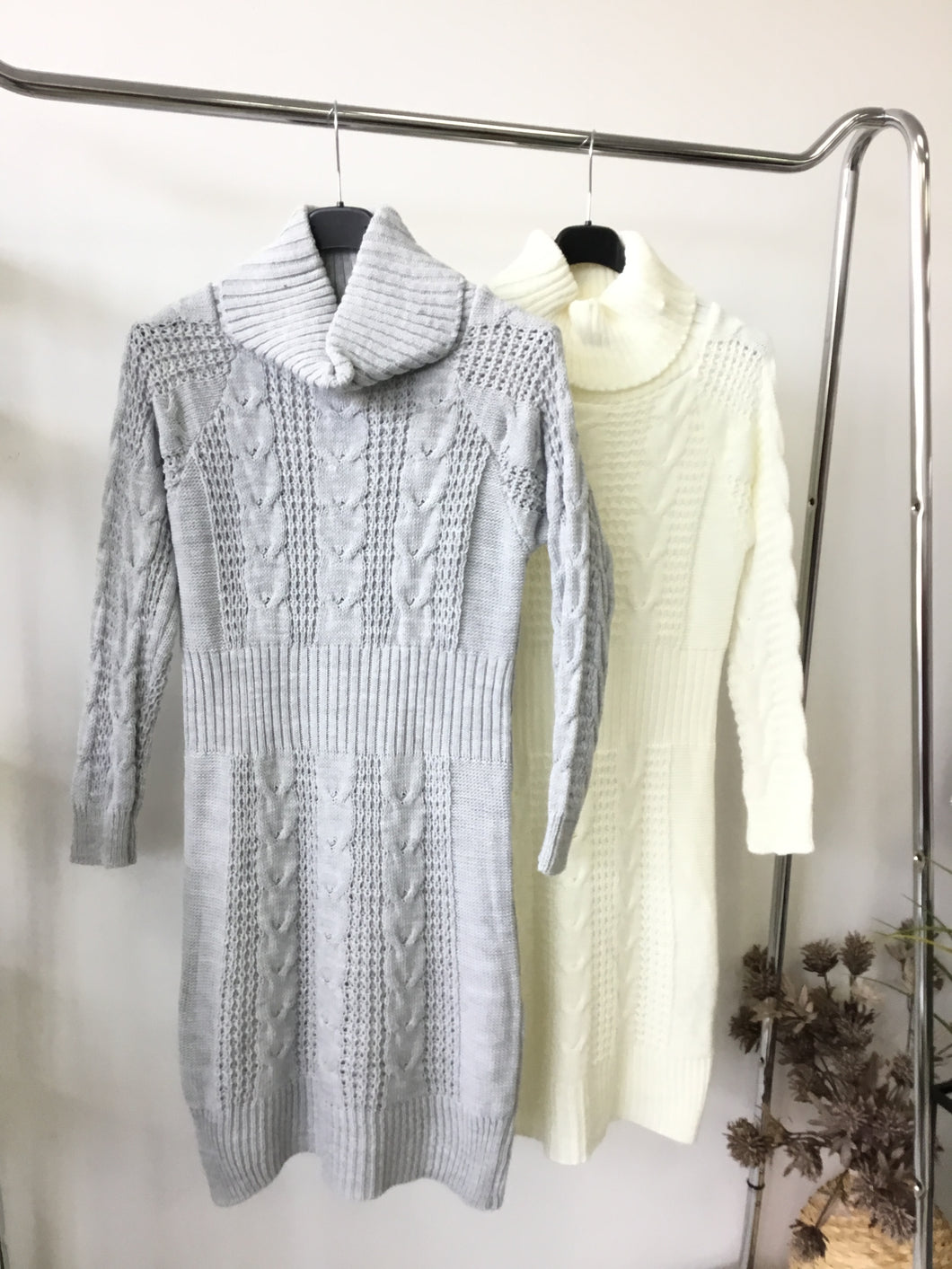 21185 Kötött garbóruha